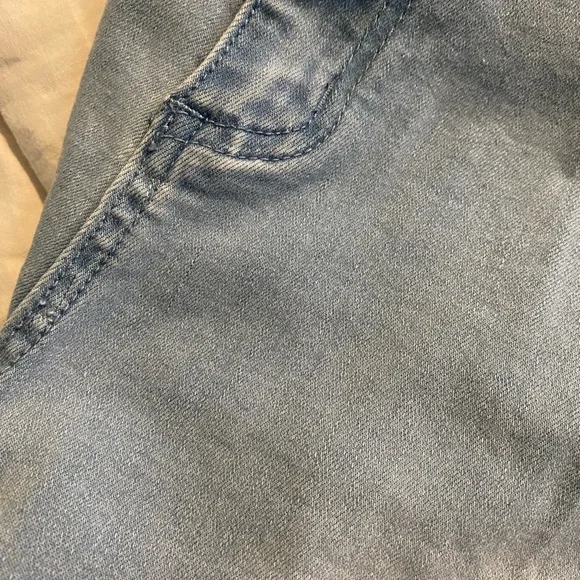 Shein Flare Light Wash Stretchy Women’s Jeans - Picture 5 of 9